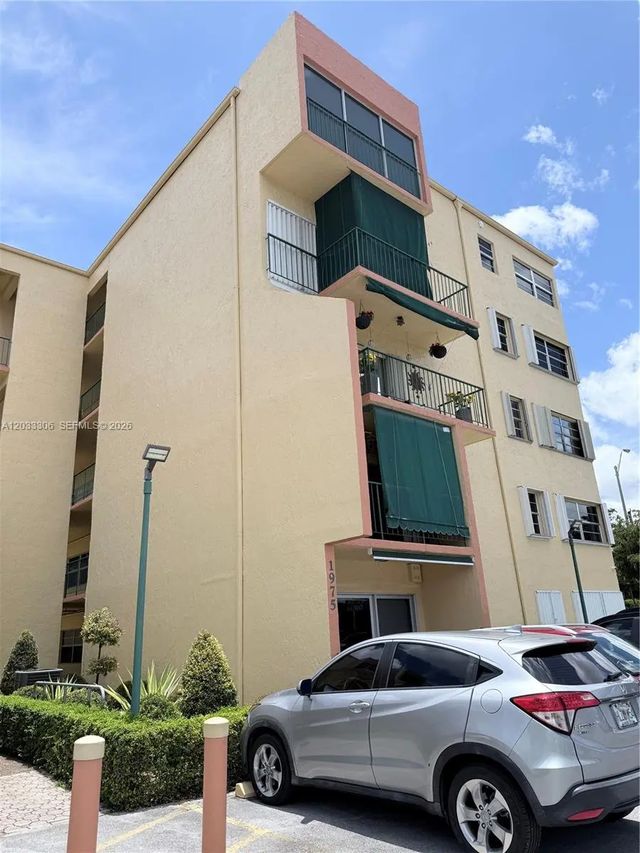 1975 W 44th Place #401, Hialeah