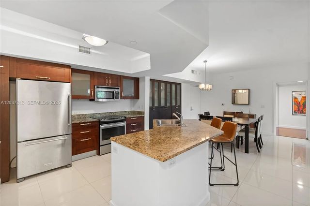 3 of 53 - 20000 E Country Club Drive #306, Aventura, FL