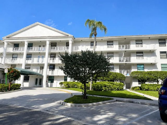 3516 Whitehall Drive #105, West Palm Beach