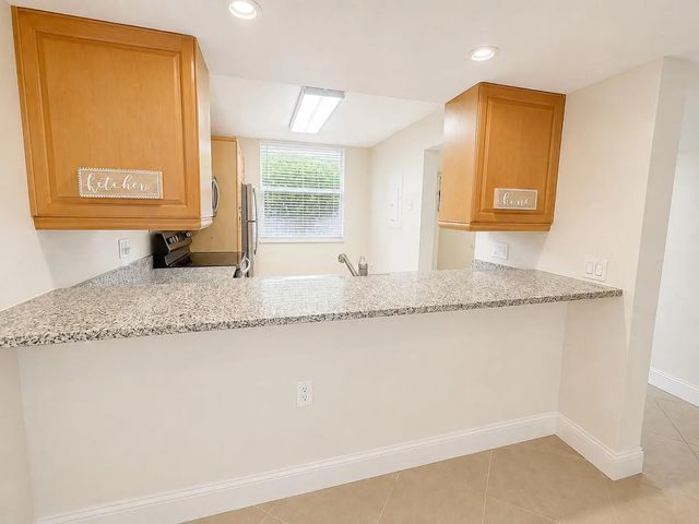4 of 17 - 3516 Whitehall Drive #105, West Palm Beach, FL