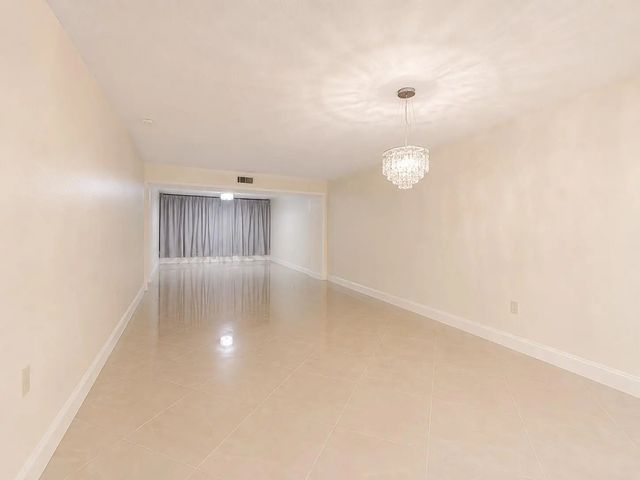5 of 17 - 3516 Whitehall Drive #105, West Palm Beach, FL
