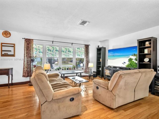 5 of 75 - 1911 N 53rd Avenue, Hollywood, FL