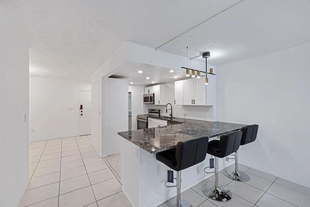 7100 Nw 17th Street #220, Plantation