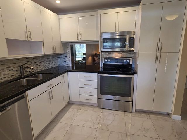 6090 N Sabal Palm Boulevard #209, Tamarac