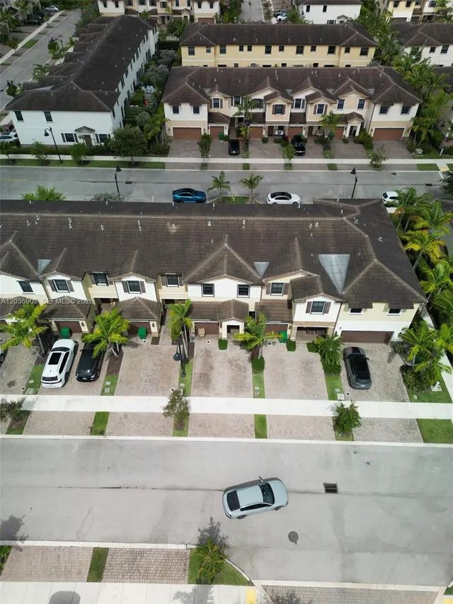 3 of 20 - 4715 Caspian Way, Davie, FL