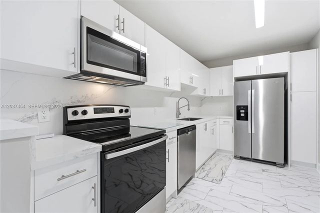 4 of 17 - 401 69th Street #313, Miami Beach, FL