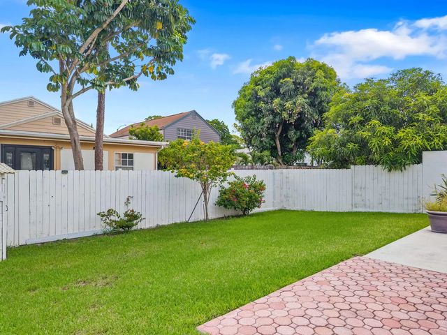 2 of 39 - 6196 Azalea Circle, West Palm Beach, FL