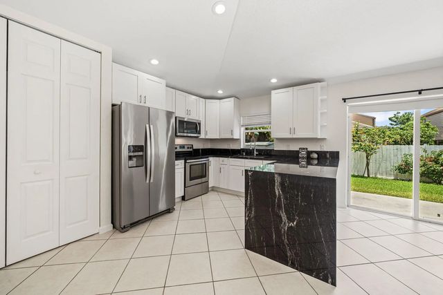 3 of 39 - 6196 Azalea Circle, West Palm Beach, FL