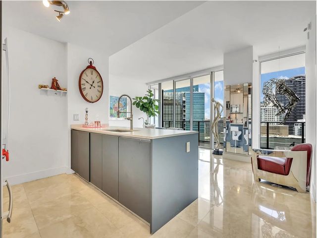 1300 Brickell Bay Drive #3900, Miami