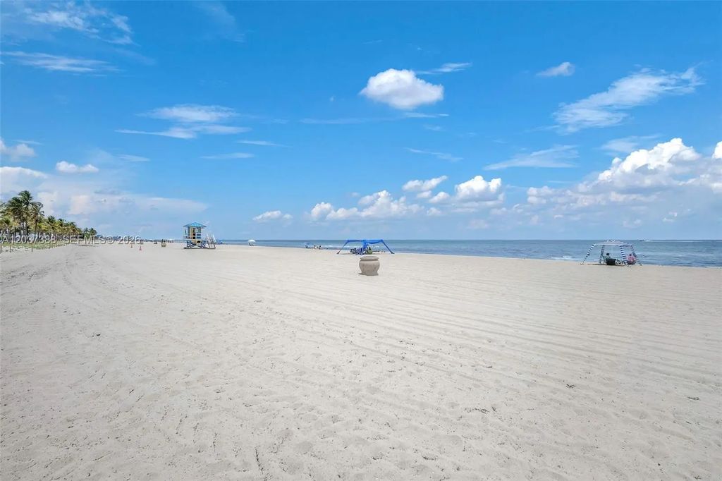 901 S Surf Road #506, Hollywood