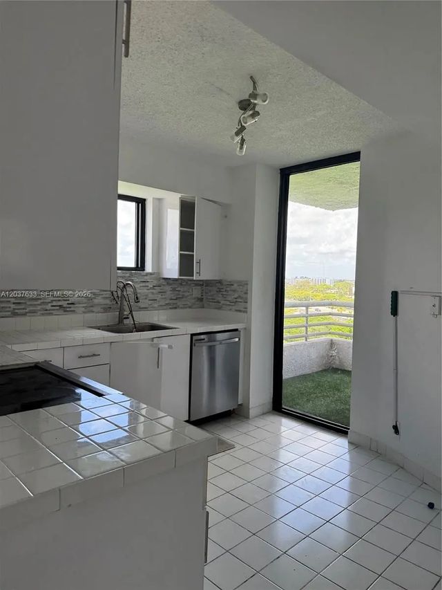 3 of 12 - 3300 Ne 191st Street #1001, Aventura, FL