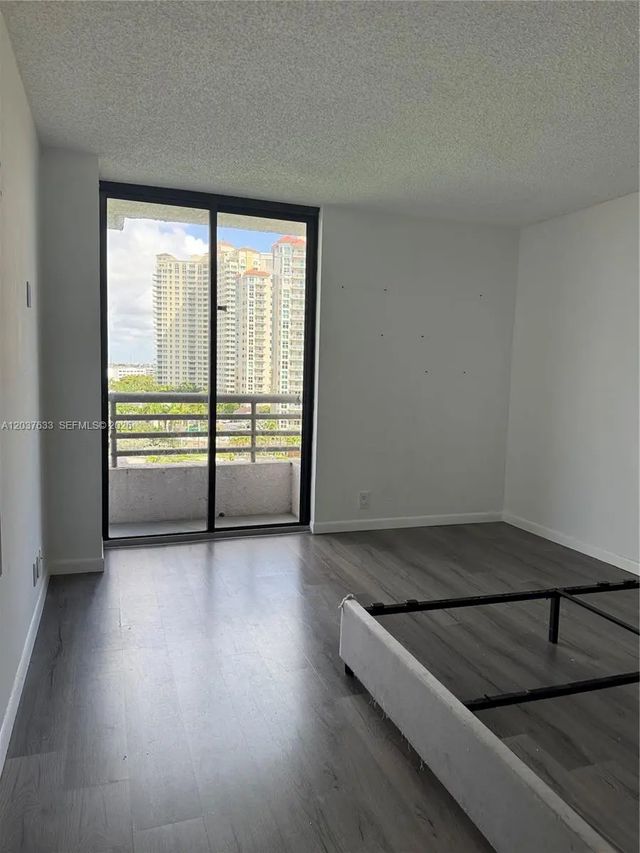4 of 12 - 3300 Ne 191st Street #1001, Aventura, FL