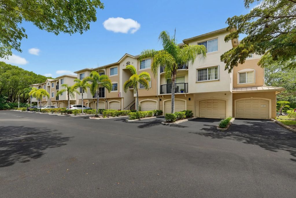 400 N Crestwood Ct Court N #417, Royal Palm Beach
