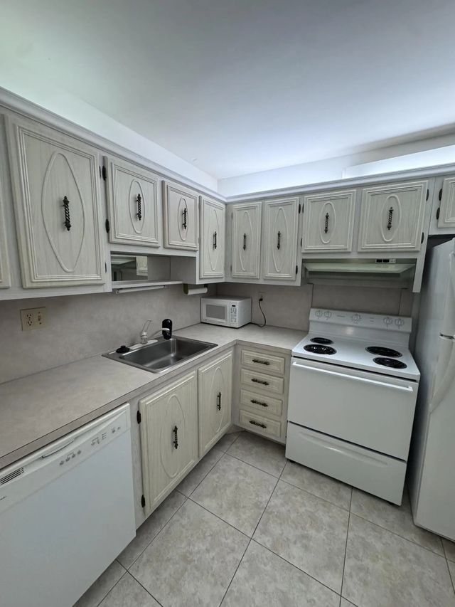 5660 Sw 3rd Place #105, Margate