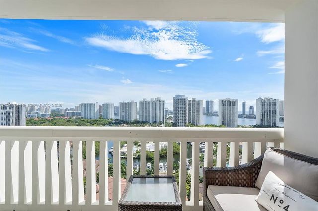 1000 W Island Boulevard #2307, Aventura