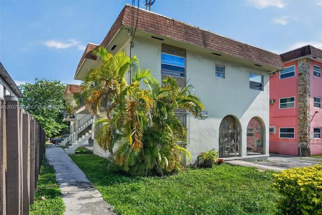 4 of 49 - 450 Sw 9th Street, Miami, FL