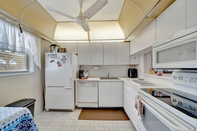 5 of 40 - 3100 Holiday Springs Boulevard #305, Margate, FL