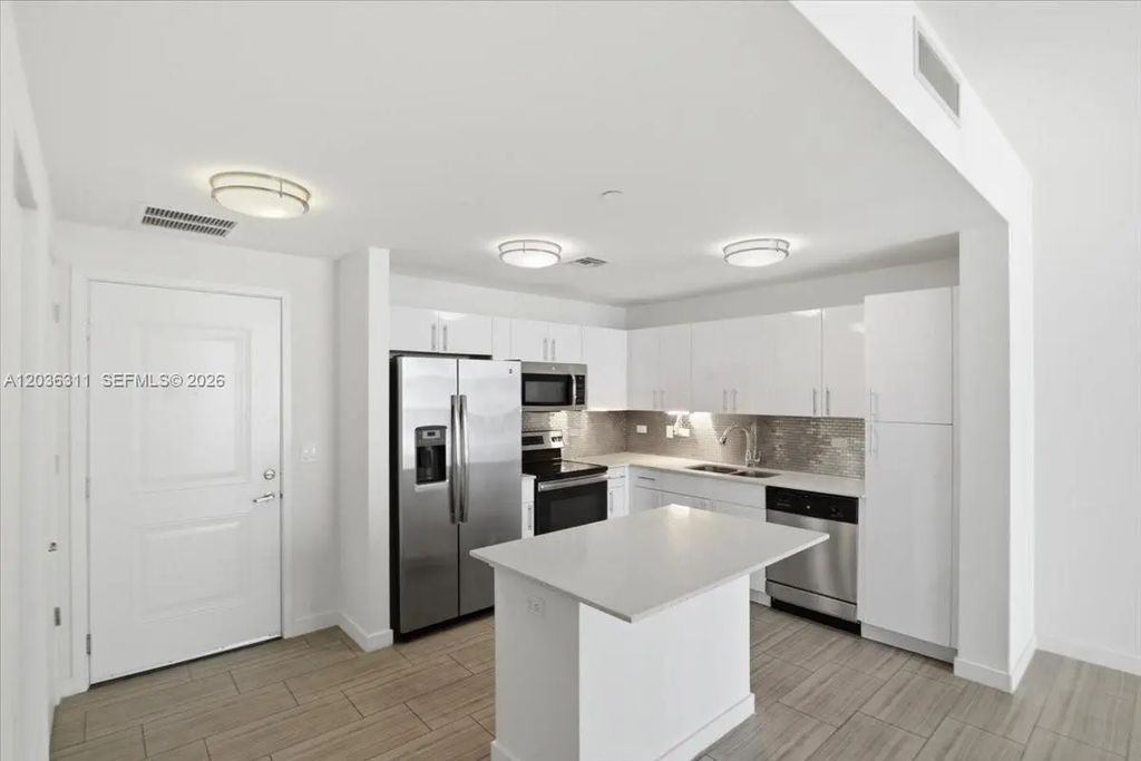 1776 Polk Street #703, Hollywood
