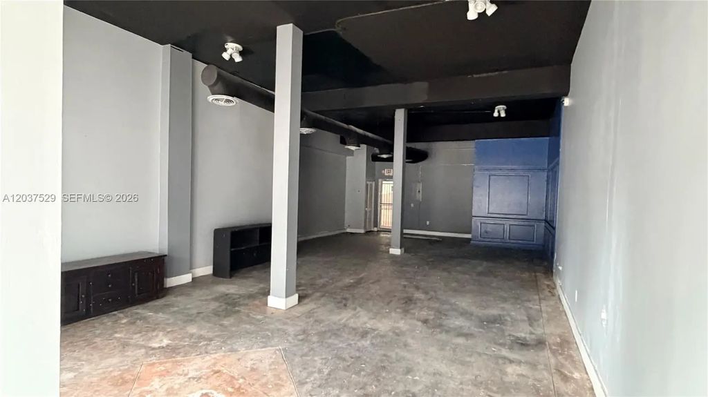 2610 Sw 8th Street, Miami
