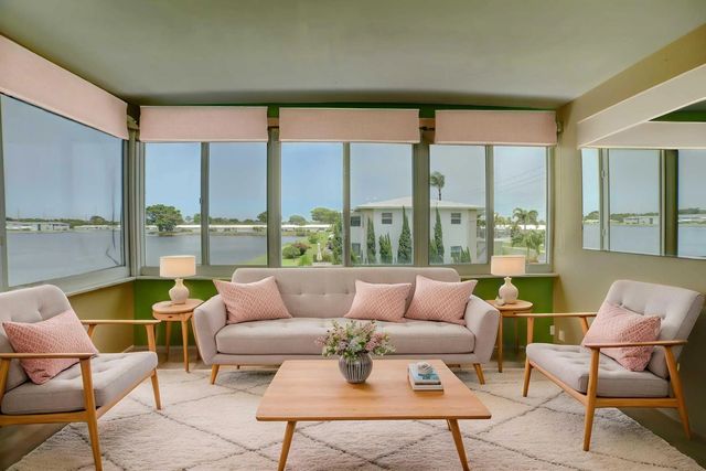 1118 Lake Terrace #204, Boynton Beach