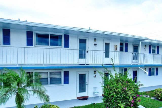 3 of 30 - 1118 Lake Terrace #204, Boynton Beach, FL