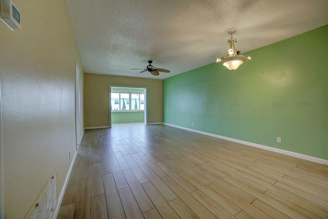 5 of 30 - 1118 Lake Terrace #204, Boynton Beach, FL
