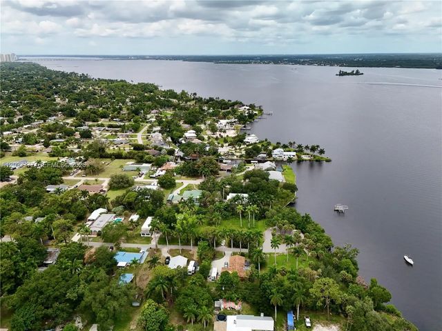4 of 21 - 304 Royal Palm Park Road, Fort Myers, FL