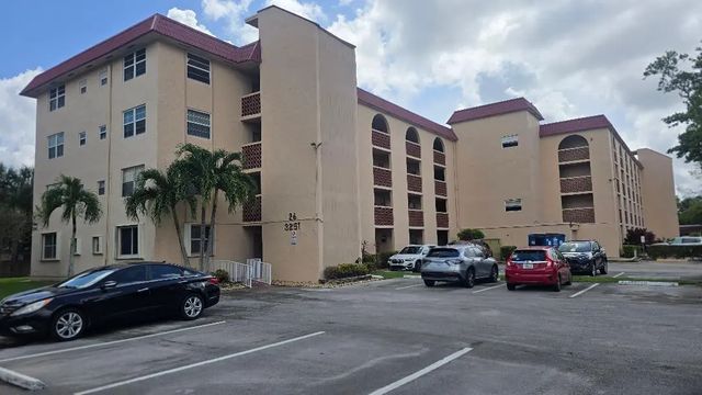 3251 Holiday Springs Boulevard #302, Margate