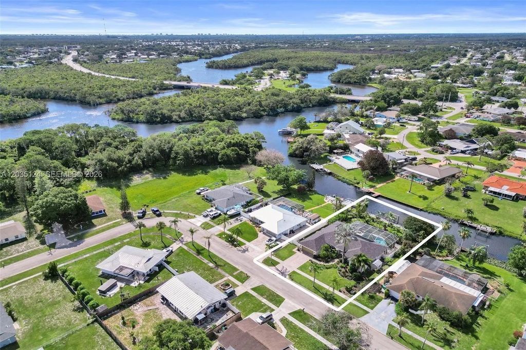 462 Ne Cornwall, Port St. Lucie