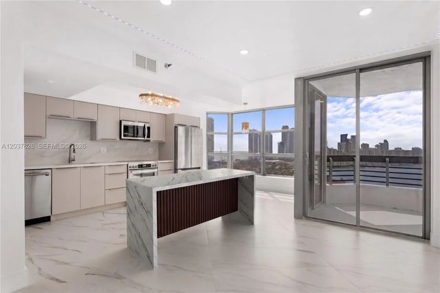 4 of 22 - 19195 Ne 36th Court #2301, Aventura, FL