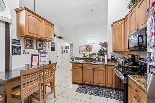 4 of 9 - 10933 Stafford Circle S, Boynton Beach, FL