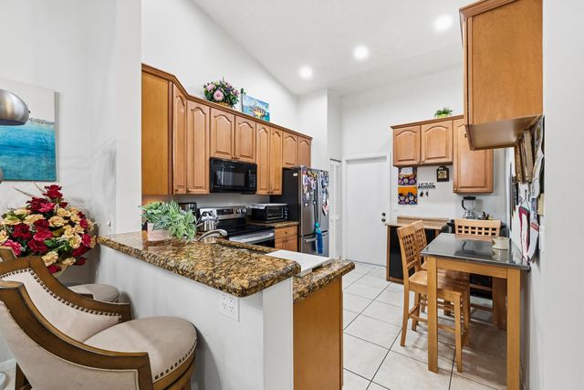 5 of 9 - 10933 Stafford Circle S, Boynton Beach, FL