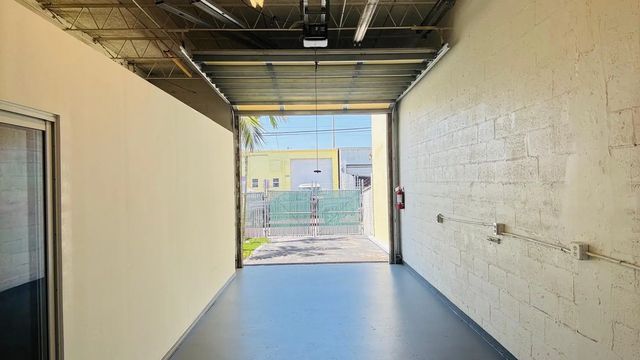 4 of 12 - 2325 Nw 30th Street, Oakland Park, FL