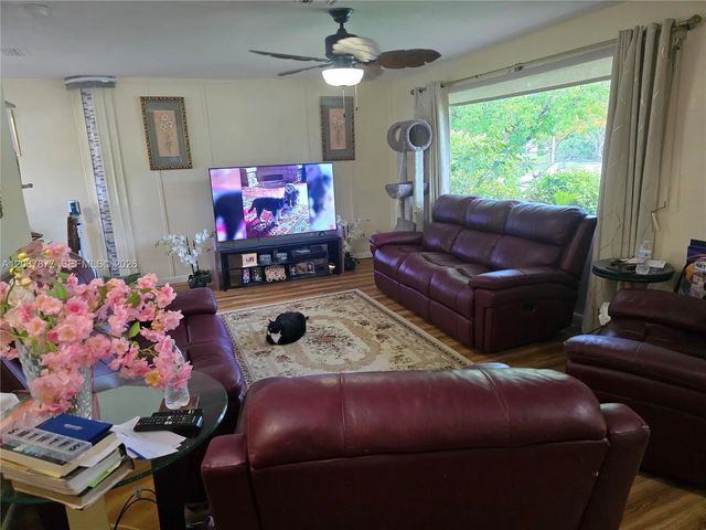 3 of 32 - 19500 Sw 87th Avenue, Cutler Bay, FL