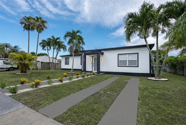 2 of 19 - 1550 Ne 9th Court, Homestead, FL