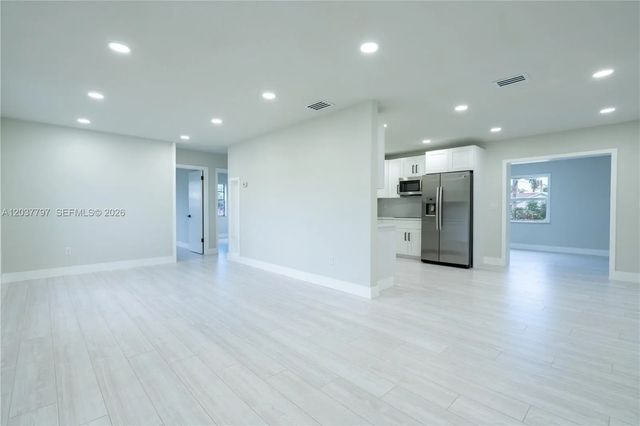 4 of 19 - 1550 Ne 9th Court, Homestead, FL