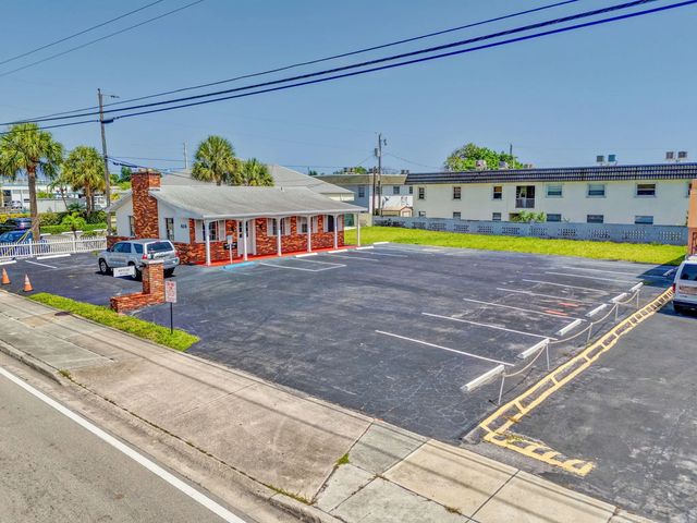 610 Northlake Boulevard, Lake Park