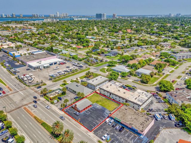 2 of 14 - 610 Northlake Boulevard, Lake Park, FL