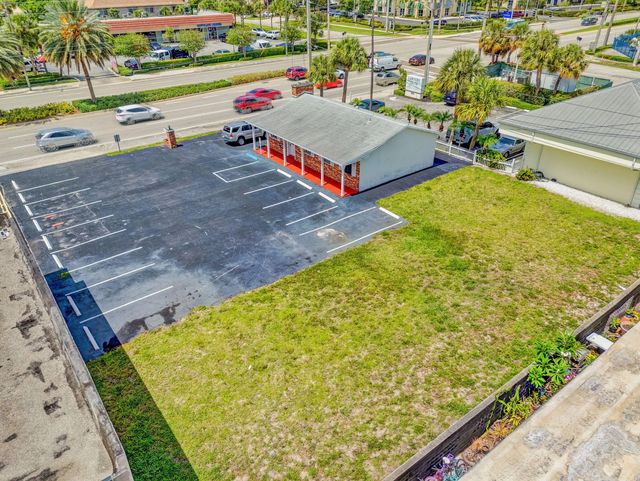 3 of 14 - 610 Northlake Boulevard, Lake Park, FL
