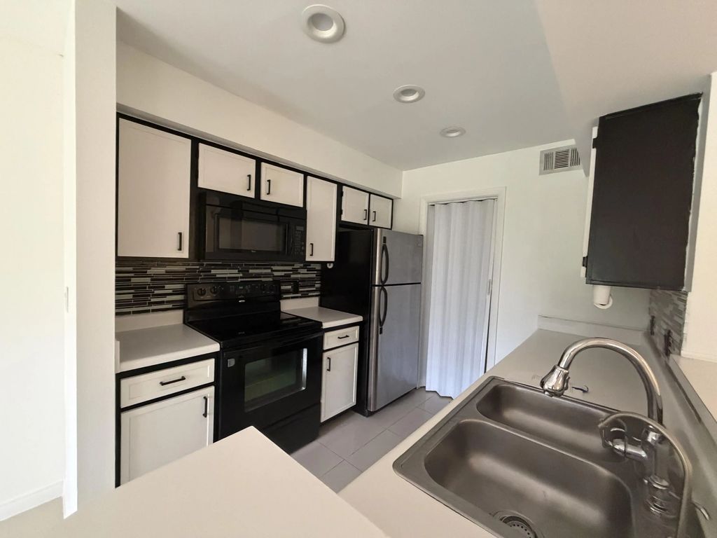 815 West Boynton Beach Boulevard #15-103, Boynton Beach