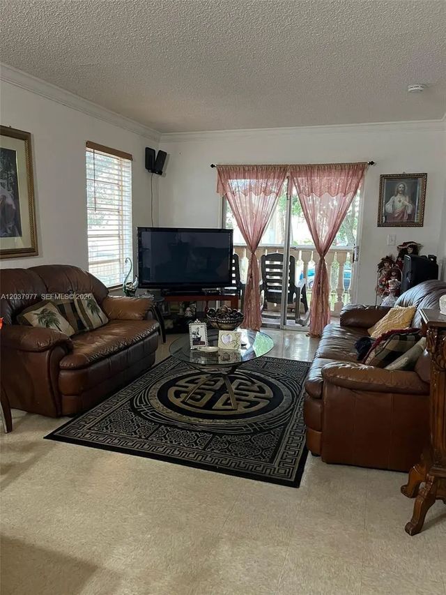 3 of 12 - 525 W 69th Street #207, Hialeah, FL