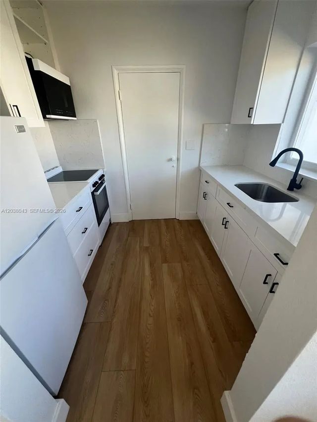 3 of 10 - 1706 Arthur Street, Hollywood, FL