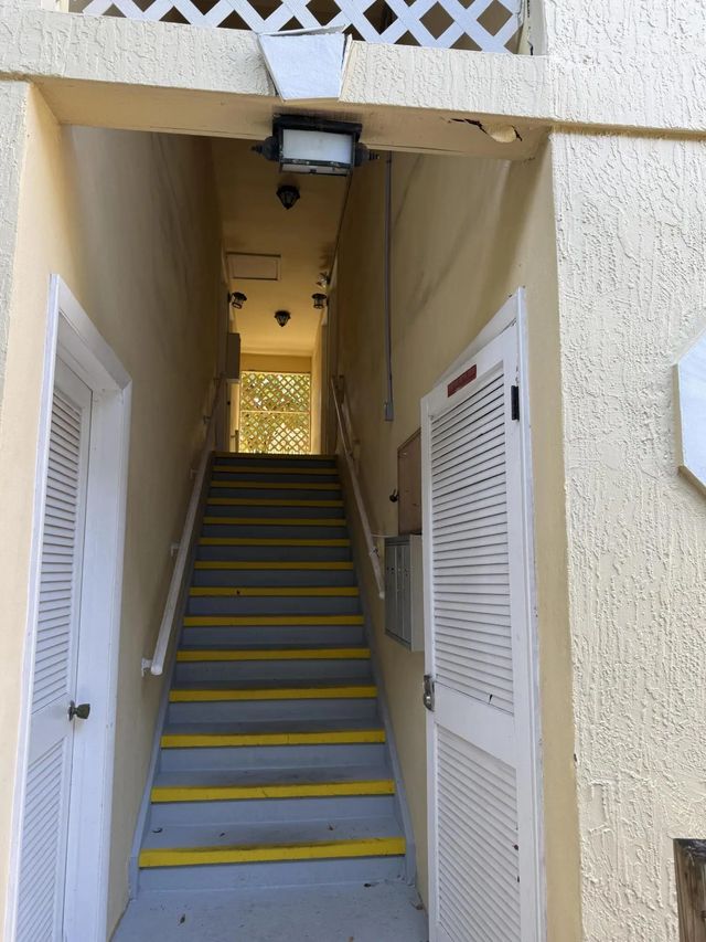 2 of 17 - 320 Se 10th Avenue #c, Pompano Beach, FL