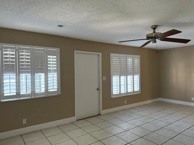4 of 17 - 320 Se 10th Avenue #c, Pompano Beach, FL