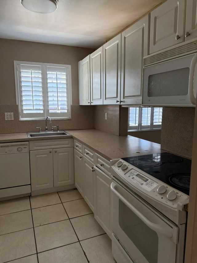 5 of 17 - 320 Se 10th Avenue #c, Pompano Beach, FL