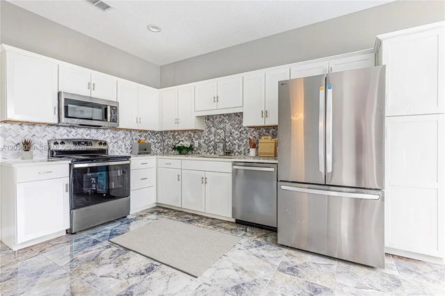 5 of 22 - 2252 Wyndam Way, Kissimmee, FL