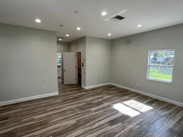 5 of 13 - 2210 S 40th Street, Fort Pierce, FL