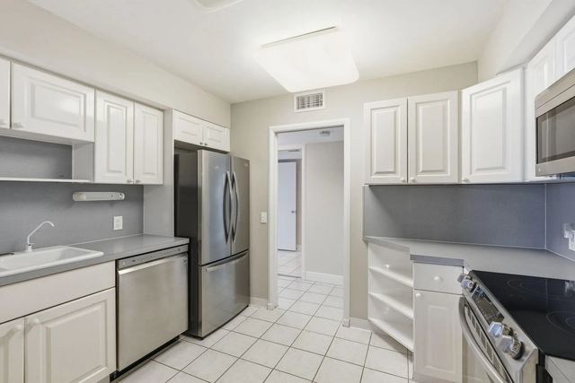 3 of 47 - 124 Lakeshore Drive #8280, North Palm Beach, FL