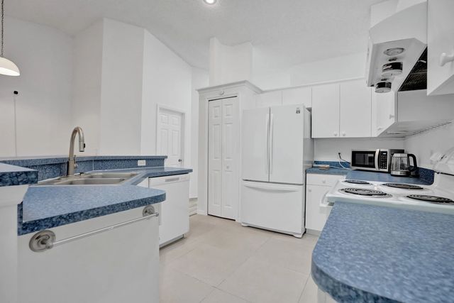 5 of 19 - 1212 Se Petunia Avenue, Port St. Lucie, FL