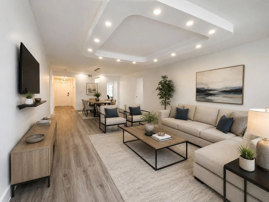 3930 Oaks Clubhouse Drive #303, Pompano Beach